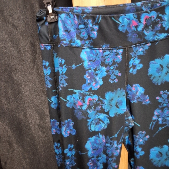Floral abstract spandex leggings size child's 14 - Picture 9 of 9